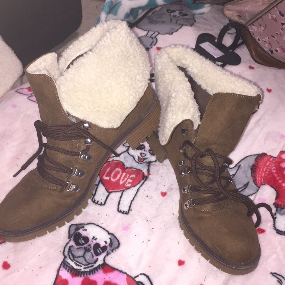 Combat boots